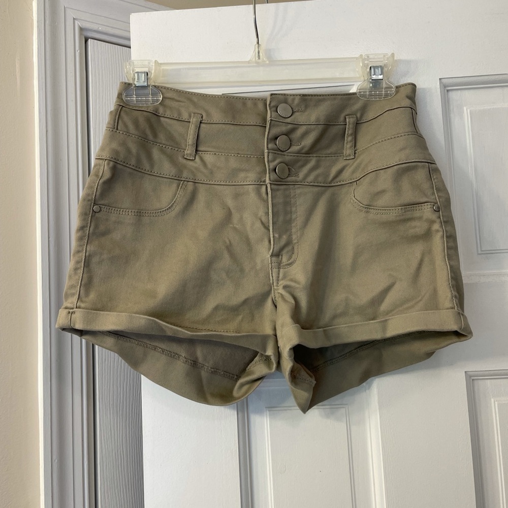 Refuge khaki shorts size 2